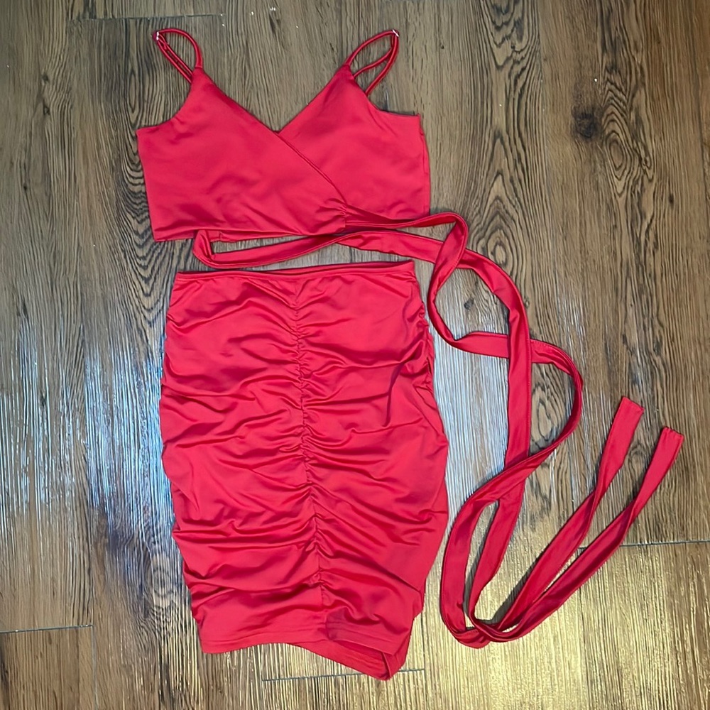 Red Two piece outfit, size extra small
